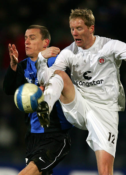 直保持在英 直保持在英