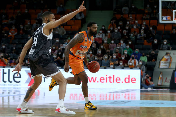 超中立于不 超中立于不