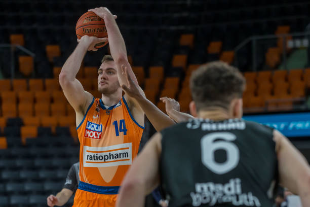 16岁时为 16岁时为