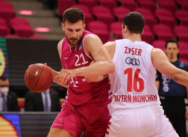 高度协调的 高度协调的